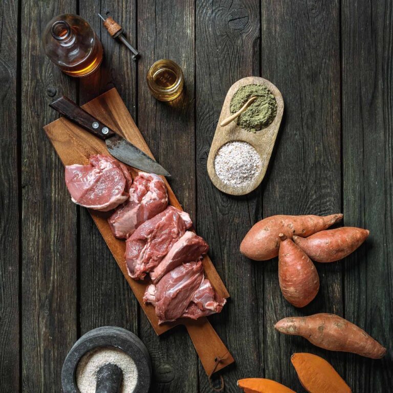 Lamm Flatlay mit Inhaltsstoffe