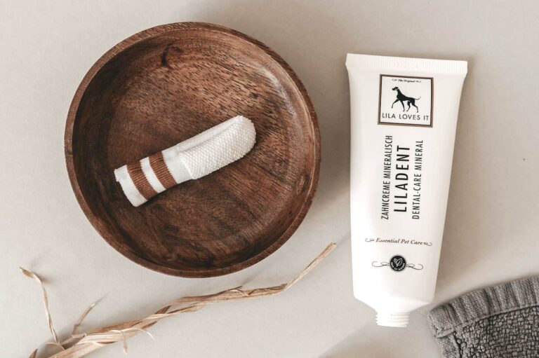 Zahnpflege-Set für Hunde mit Zahncreme und Fingerling aus nur naürlichen Zutaten von LILA LOVES IT