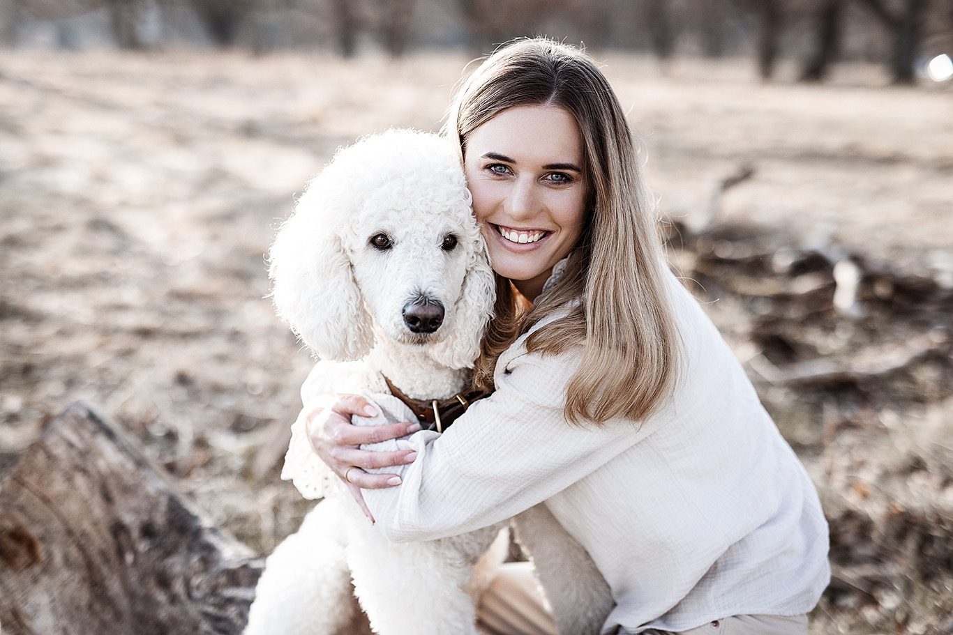 Portrait von Caro mit Königspudel Lenny