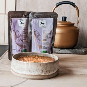 Lila loves it Bio Hühnersuppe Beutel und Napf mit Suppe