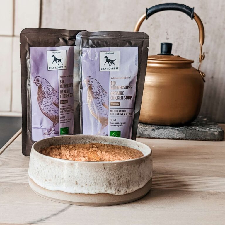Lila loves it Bio Hühnersuppe Beutel und Napf mit Suppe