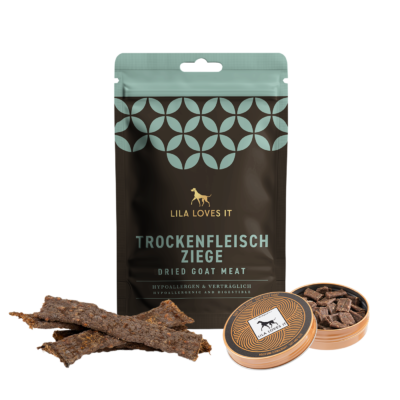 Produktset von LILA LOVES IT mit verschiedenen natürlichen Ziegen-Snacks für Hunde, darunter getrocknetes Ziegenfleisch und Ziegenfleisch-Leckerlis in einer Dose.