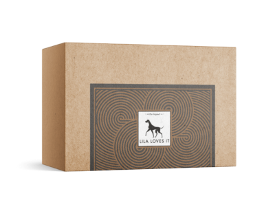 Naturbelassener brauner Karton mit elegantem, minimalistischem Etikett, braun-goldenen Kreis-Elementen und einem schwarz-weißen Logo einer Hunde Silhouette | LILA LOVES IT "Soft-Bites Ziege 350g"